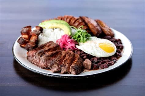   Bandeja Paisa:  Savory and Aromatic, This Colombian Feast Will Ignite Your Taste Buds!